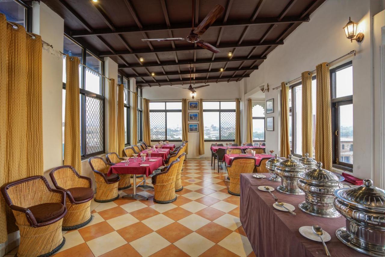 Sai Palace Ξενοδοχείο Ουνταϊπούρ Εξωτερικό φωτογραφία